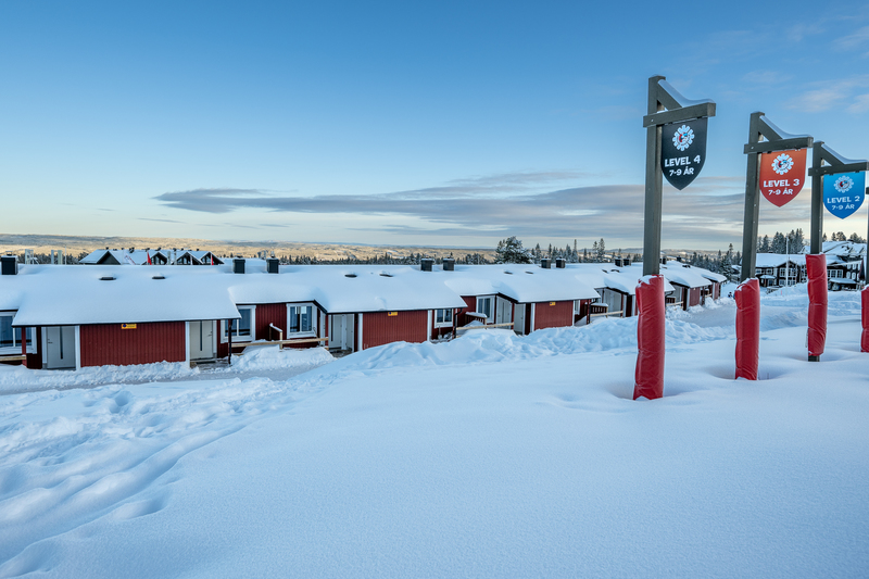 stugor sett från skidbacken